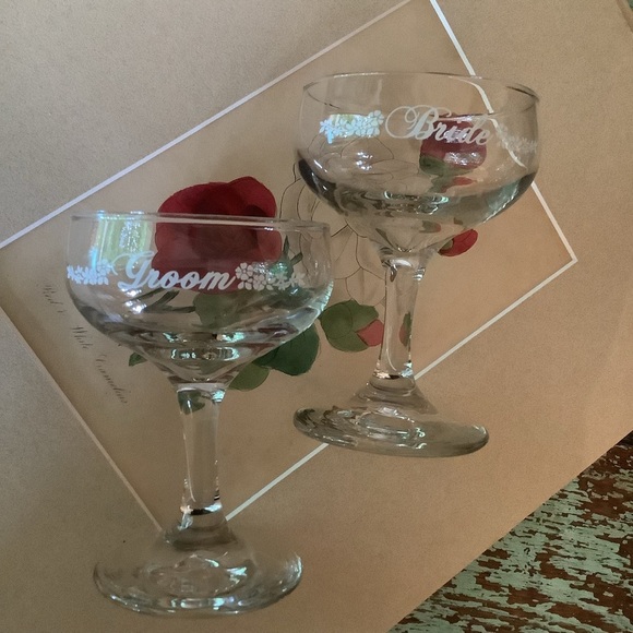 Vintage Bride Groom Champagne Toasting Glasses - Picture 2 of 9